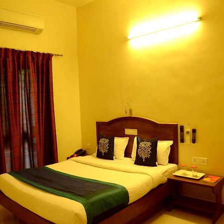 Hotel Ashiyana Pune Esterno foto