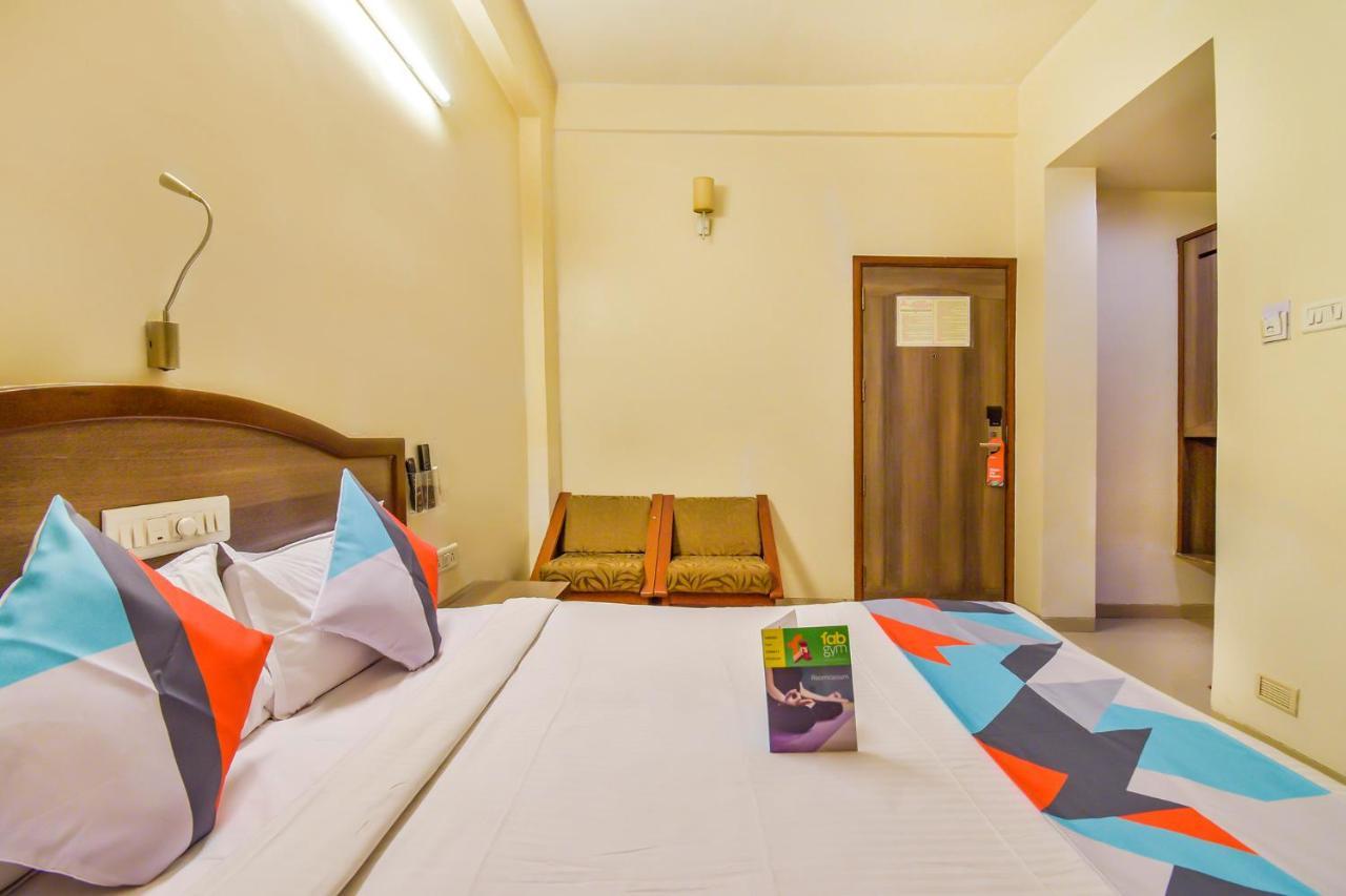 Hotel Ashiyana Pune Esterno foto
