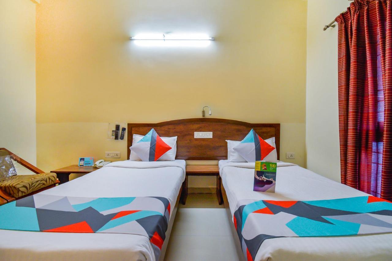 Hotel Ashiyana Pune Esterno foto