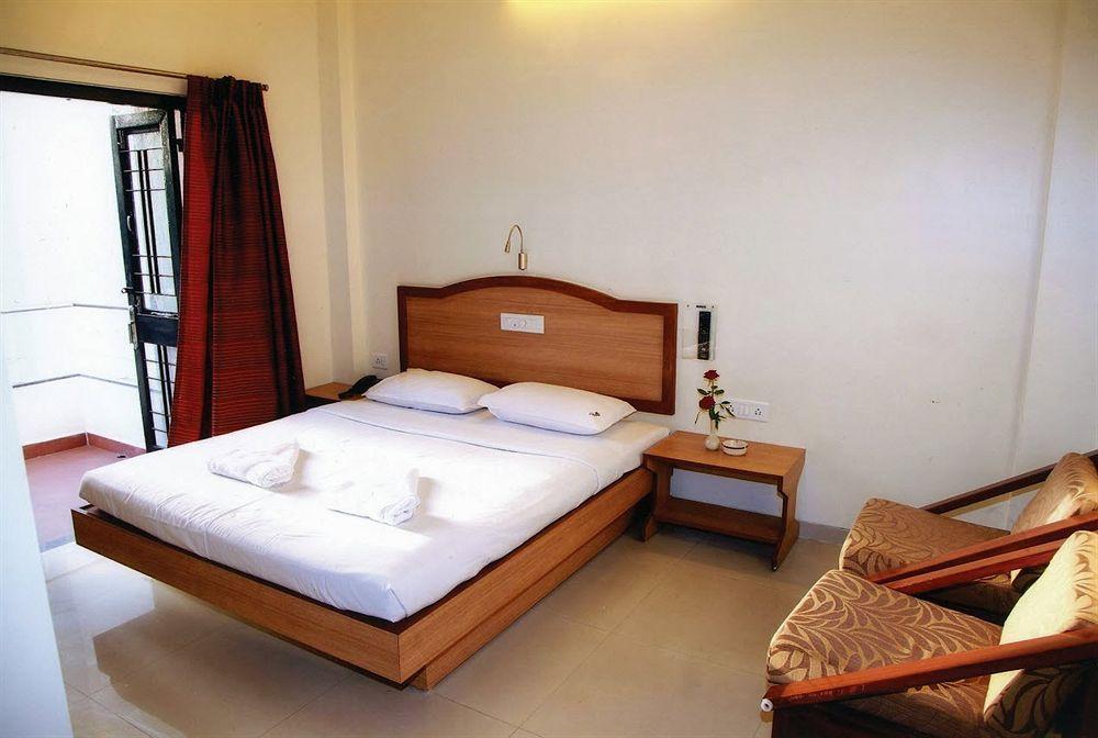 Hotel Ashiyana Pune Esterno foto