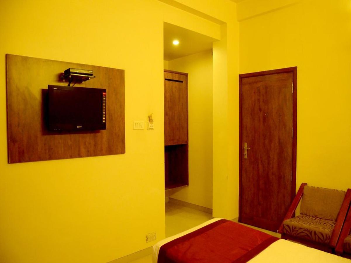 Hotel Ashiyana Pune Esterno foto