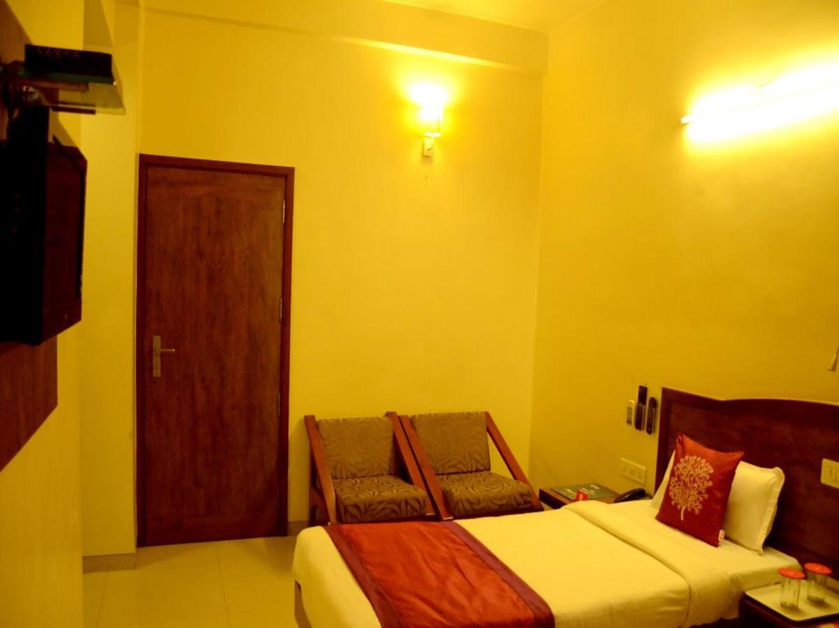 Hotel Ashiyana Pune Esterno foto
