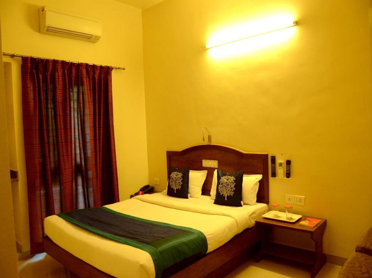 Hotel Ashiyana Pune Esterno foto